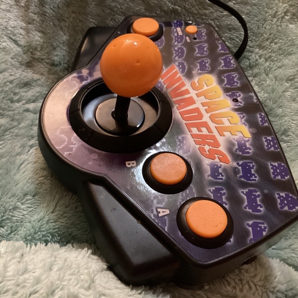 SPACE INVADERS 5-in-1 Plug N Play TV Game by Radica - Picture 5 of 6